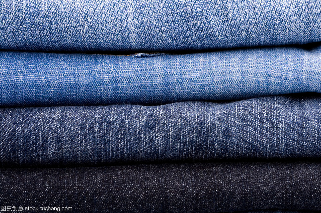 藍色牛仔褲 從衣櫥角落到街頭時尚的傳奇